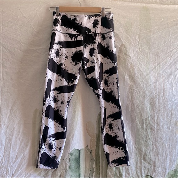 Lorna Jane Black & White Leggings 🌵 - Picture 1 of 12